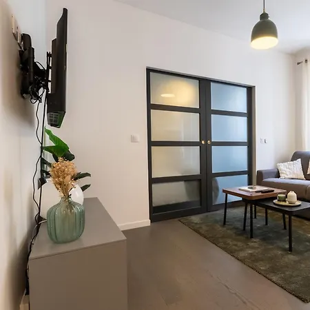 Stylish One Bedroom In 17th Appartamento Parigi