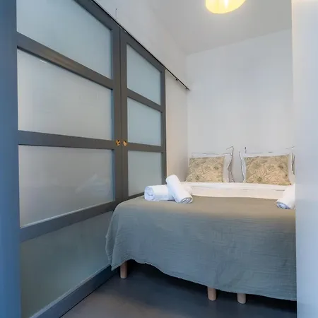 Stylish One Bedroom In 17th Parigi