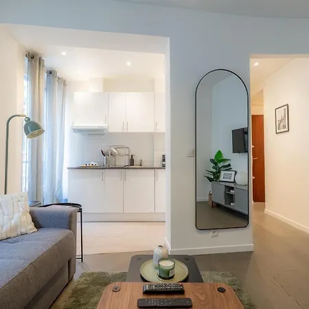 Stylish One Bedroom In 17th Appartamento Parigi